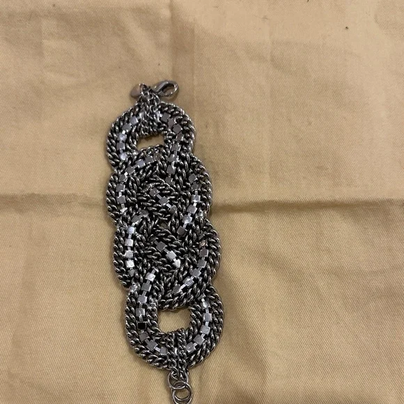 Elegant Silver Chain Bracelet - Picture 2 of 3